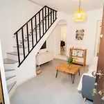 Duplex House Near Downtown 龙达